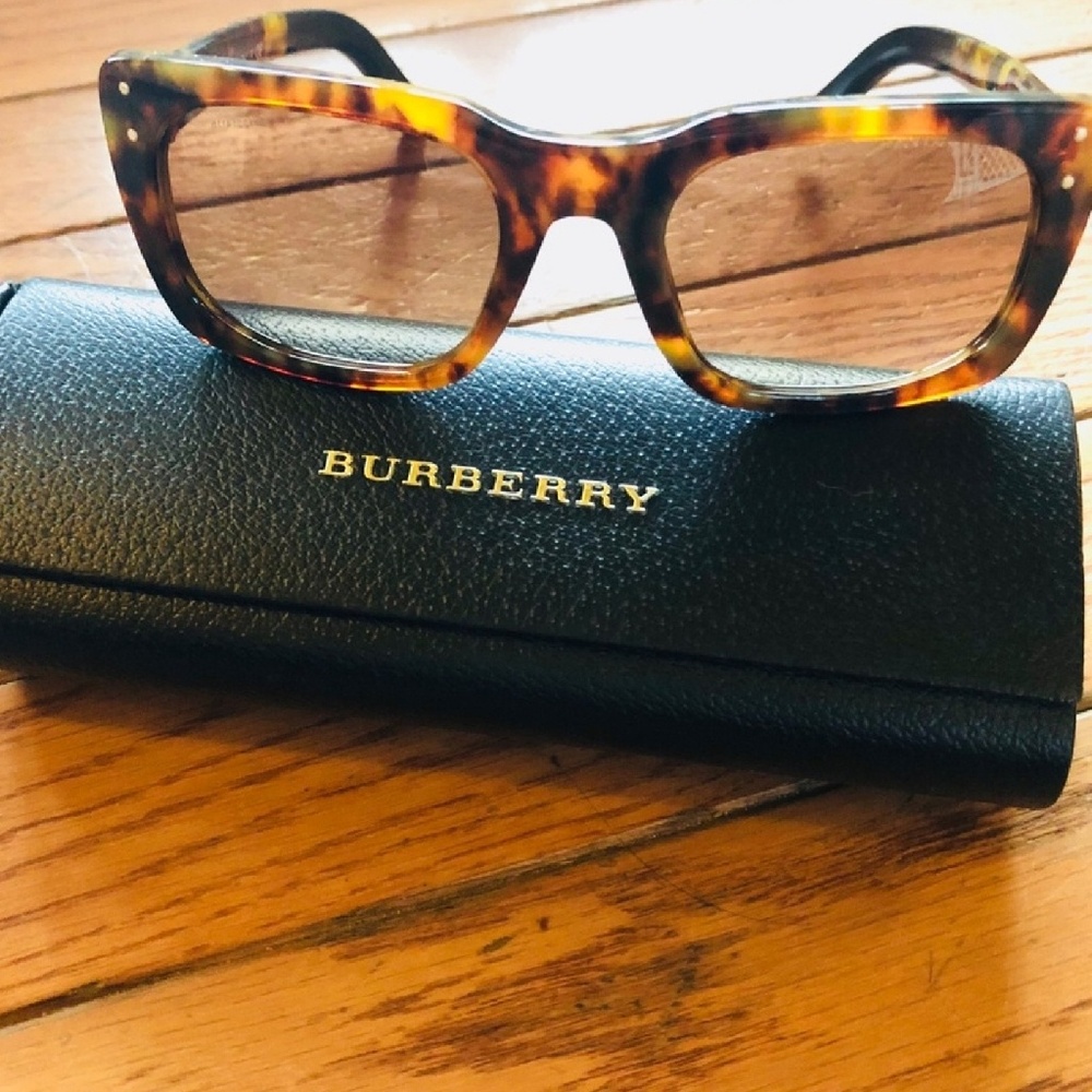Authentic Burbuerry sunglasses with case